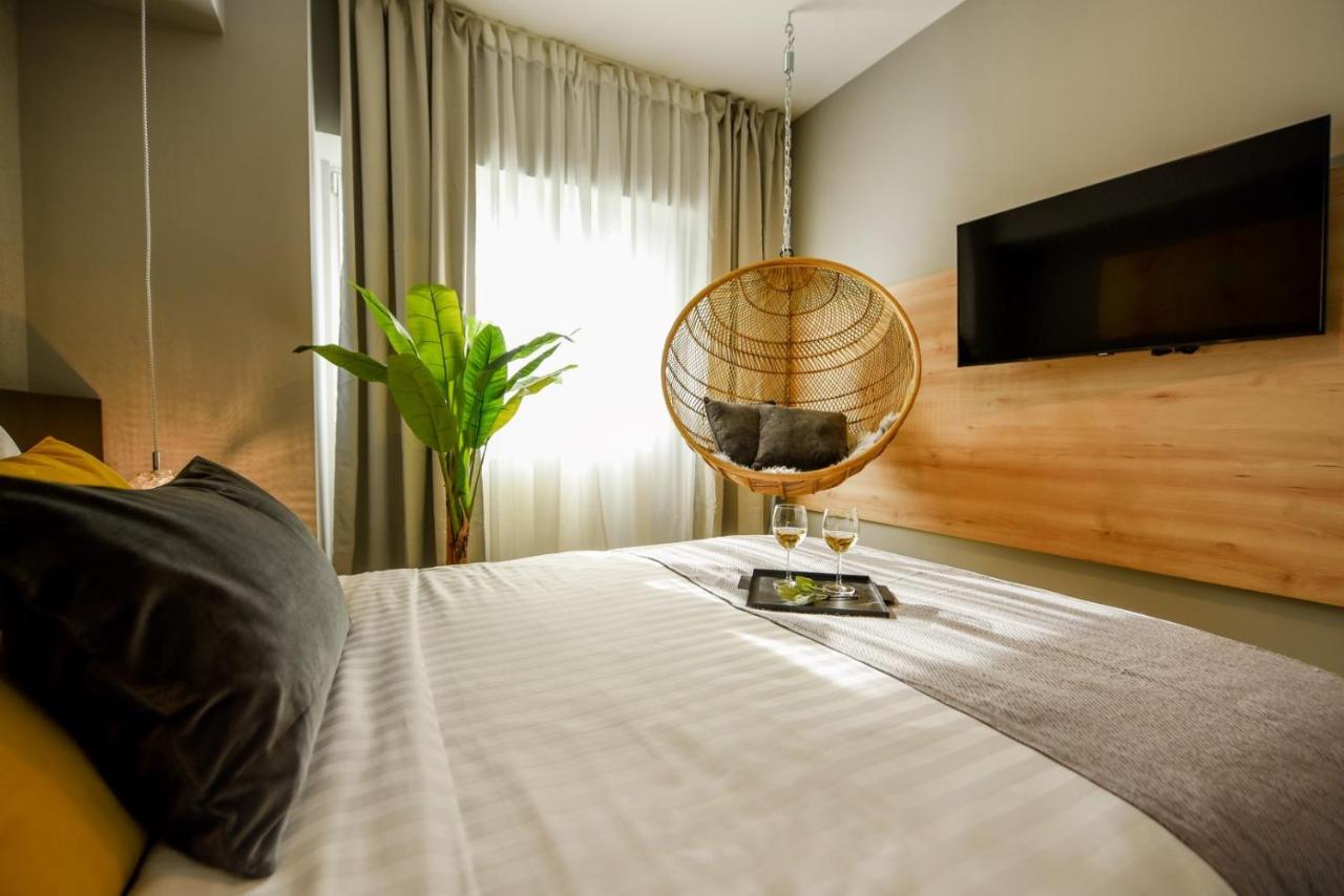 Luxury Apartment Near Radisson Hotel - Wall Projector & Modern Design Бухарест Экстерьер фото